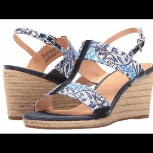 Tommy Bahama Jaidyn Sandals